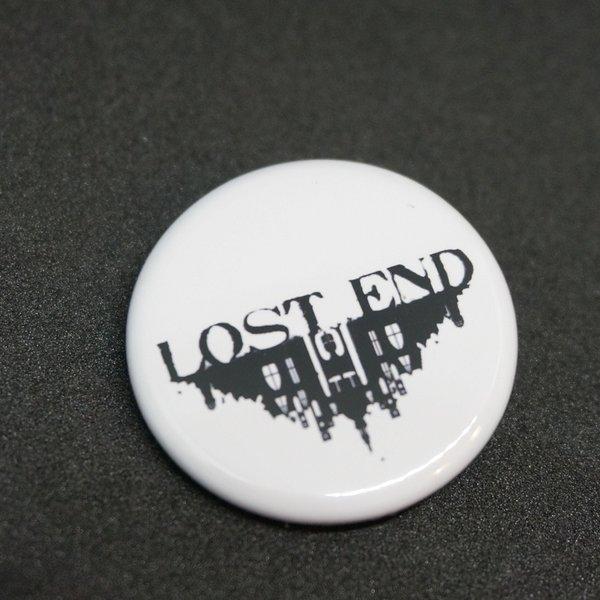 【送料無料】「LOST END」ロゴ缶バッヂ (白)