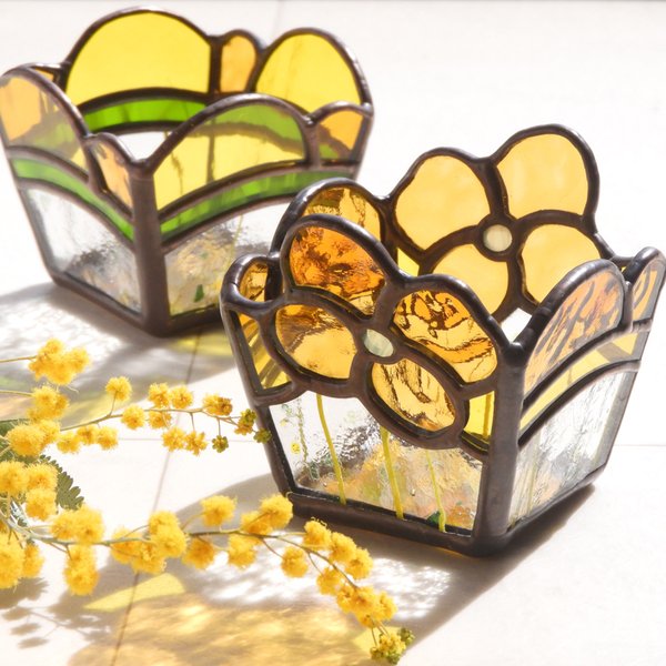 『ちいさな幸せ〜菜の花畑〜』  ステンドグラスの小物入れ　２個組