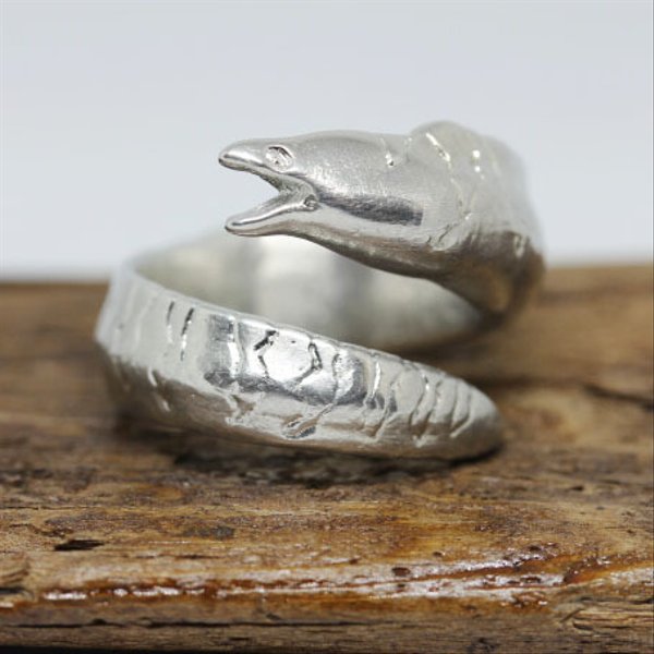 錫製　ウツボのリング
