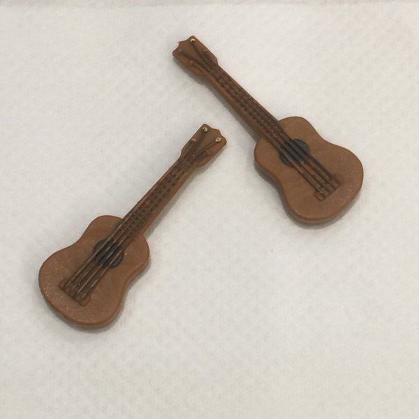 2個  ミニチュア ギター ウクレレ 人形 ドール用 演奏 楽器 ハンドメイド パーツ  ドールハウス ドール用品