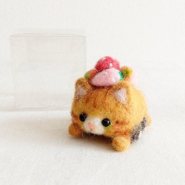 【再販】いちごを運ぶにゃんこカー（茶トラ猫）