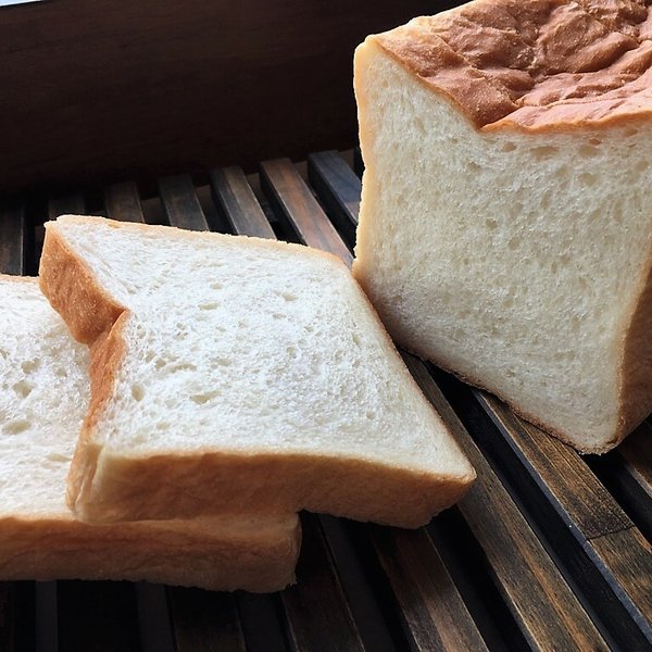 最高級生クリーム食パン　１斤（ハーフ）　生食