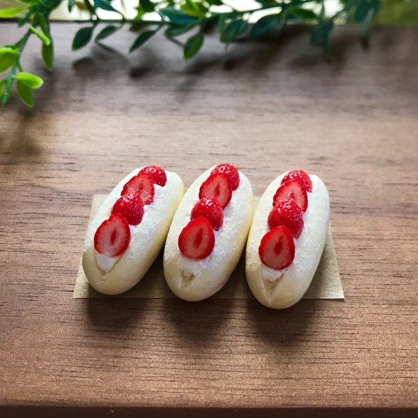 まっしろコッペのいちごサンド🍓