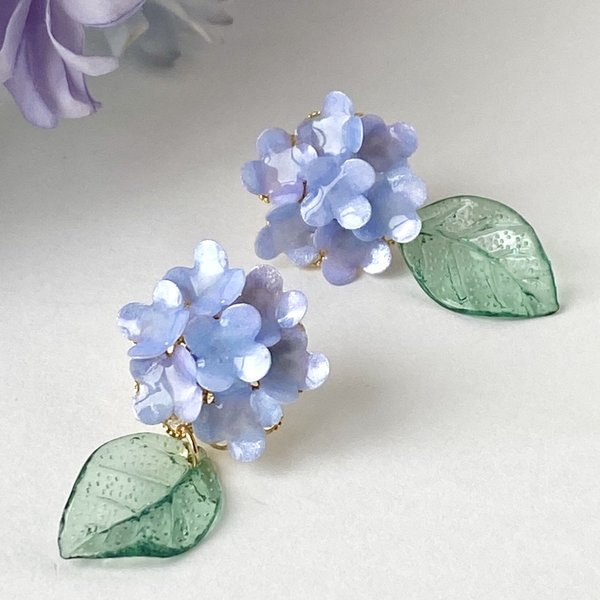 紫陽花と揺れる葉っぱのピアス/イヤリング