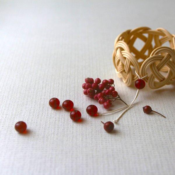 ブレスレット＿cranberry / rattan  bracelet / 籐のブレスレット  バングル ヴィンテージガラスビーズ