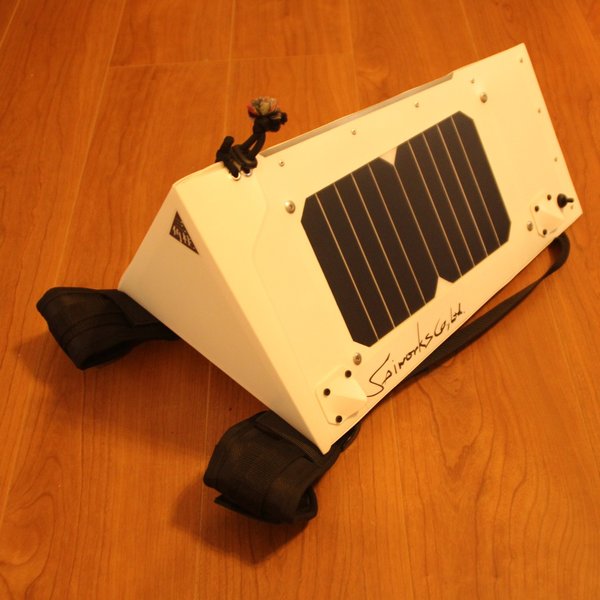 Solar Power Backpack 【三角柱】