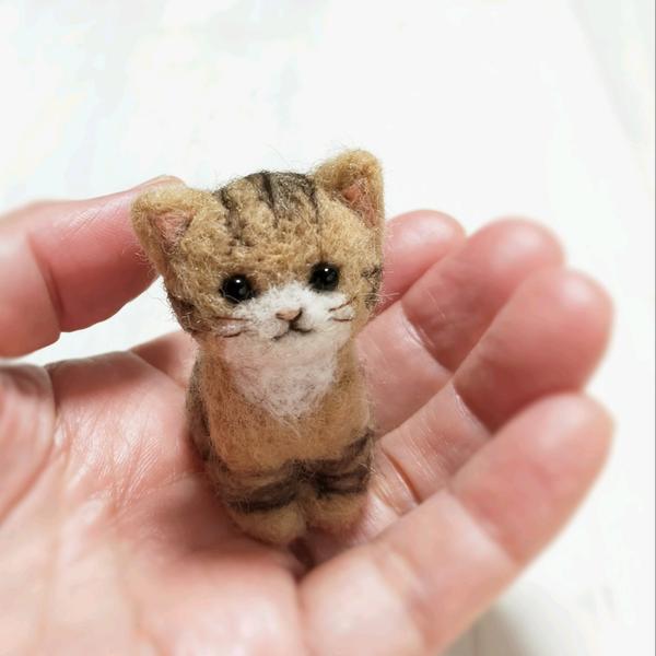 受注制作　小さな子猫　茶ぶち猫　羊毛フェルト