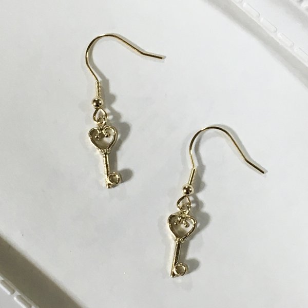 小さな鍵　ピアス