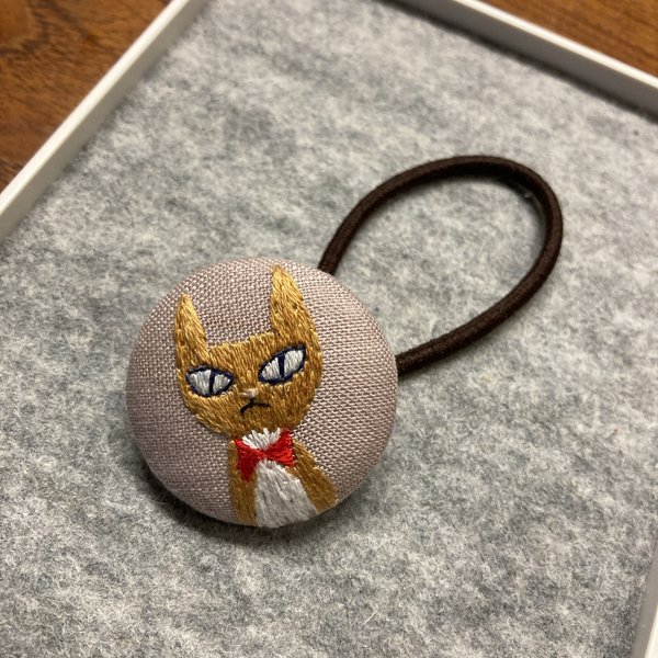 刺繍のヘアゴム  茶色猫