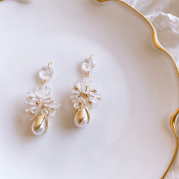 clear flower and perl pierce earring