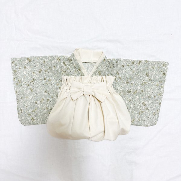 【3ヶ月〜5歳頃まで長く着れる】1番可愛いふわふわシルエットのベビー袴　ミントグリーン花柄×きなり