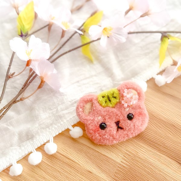 くまちゃんの桜餅ブローチ