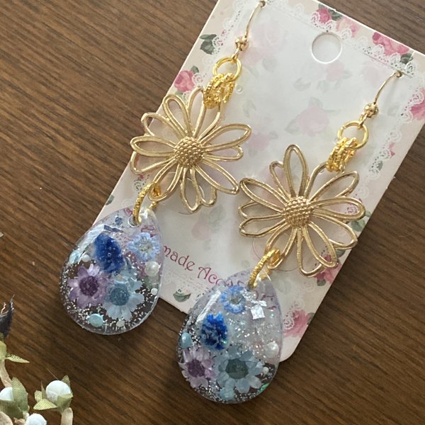 レジン　アクセサリー　揺れるお花のピアス　クリア