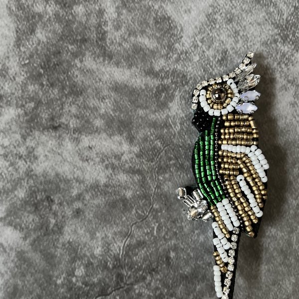 【オーダー生産】❤️鳥さんのビーズ刺繍ブローチ❤️インコ オウム デリカビーズステッチ ラインストーン プレゼントギフト