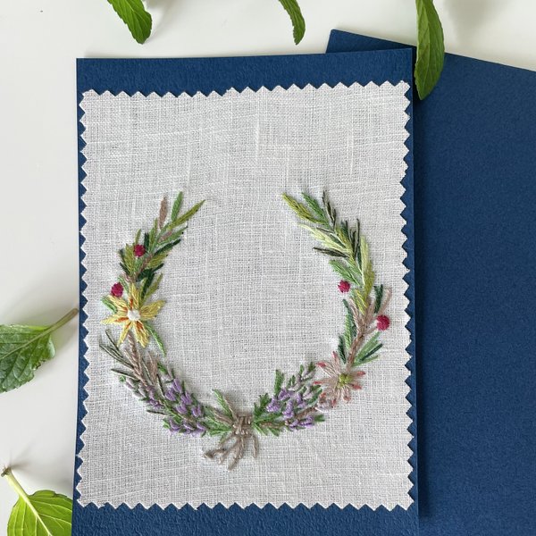 刺繍カード（ハガキタイプ）／ラベンダーのリース