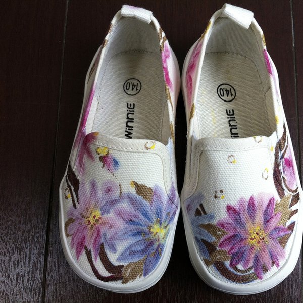 うすむらさきの花の靴