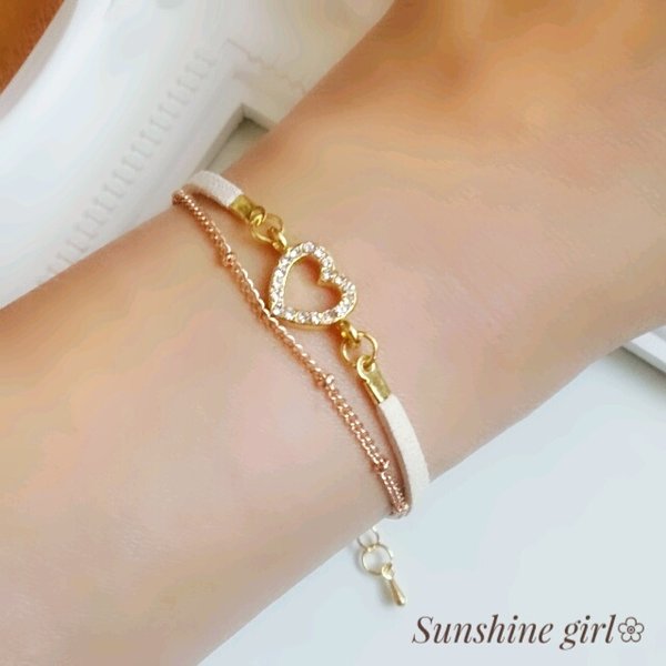  再販45❣【送料無料♡】 Sweet Heart Bracelet 2連♡ハート/春夏デート/プレゼント/幸運 恋愛 スウェード コードブレスレット ミサンガ揺れるゆらゆら 変形