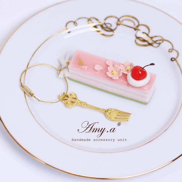 【受注製作】桜ケーキのバッグチャーム