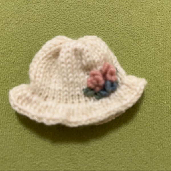 リカちゃん手編みフリルの帽子