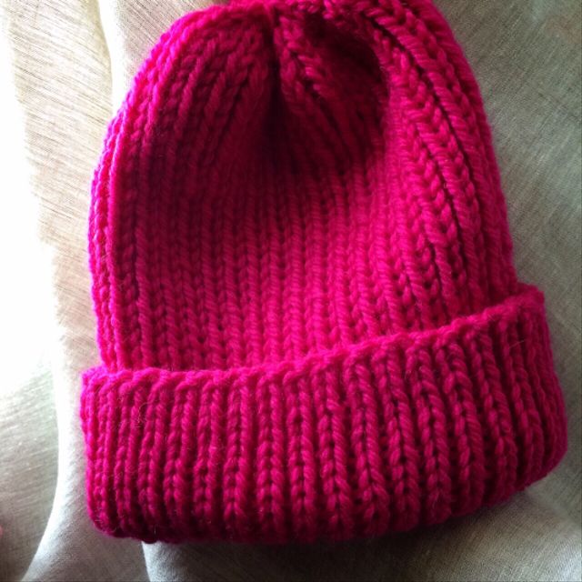 ビビッドピンクのシンプル帽子 ハンドメイドマーケット Minne