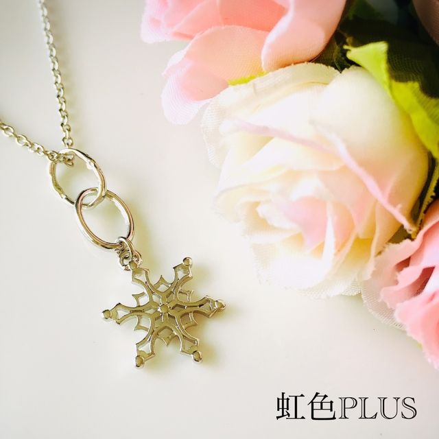 ダブルリングと雪の結晶おしゃれネックレス ハンドメイドマーケット ダブルリングと雪の結晶おしゃれネックレス ハンドメイドマーケット