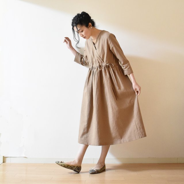 New春夏 ベージュ アンティーク風ラミーリネン100 カシュクール風ブラウジングワンピース ハンドメイドマーケット Minne New春夏 ベージュ アンティーク風ラミーリネン100 カシュクール風ブラウジングワンピース ハンドメイドマーケット Minne