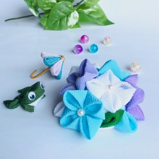 ブルー系 梅雨の晴れ間に あじさいとカエル 季節のお花 雨の日 つまみ細工 カラフル 紫陽花 ハンドメイドマーケット Minne ブルー系 梅雨の晴れ間に あじさいとカエル 季節のお花 雨の日 つまみ細工 カラフル 紫陽花 ハンドメイドマーケット Minne