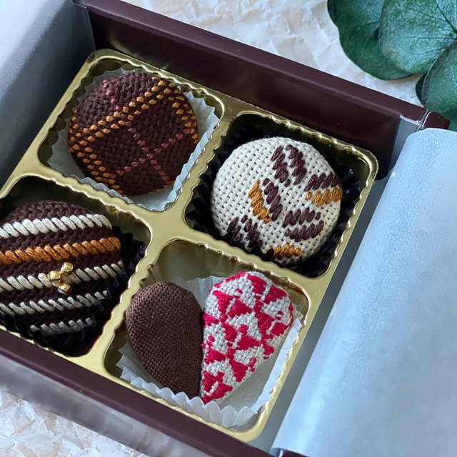 Chokogin こぎん刺しチョコレートブローチ ヘアゴム コーヒーブレイク ハンドメイドマーケット Minne Chokogin こぎん刺しチョコレートブローチ ヘアゴム コーヒーブレイク ハンドメイドマーケット Minne