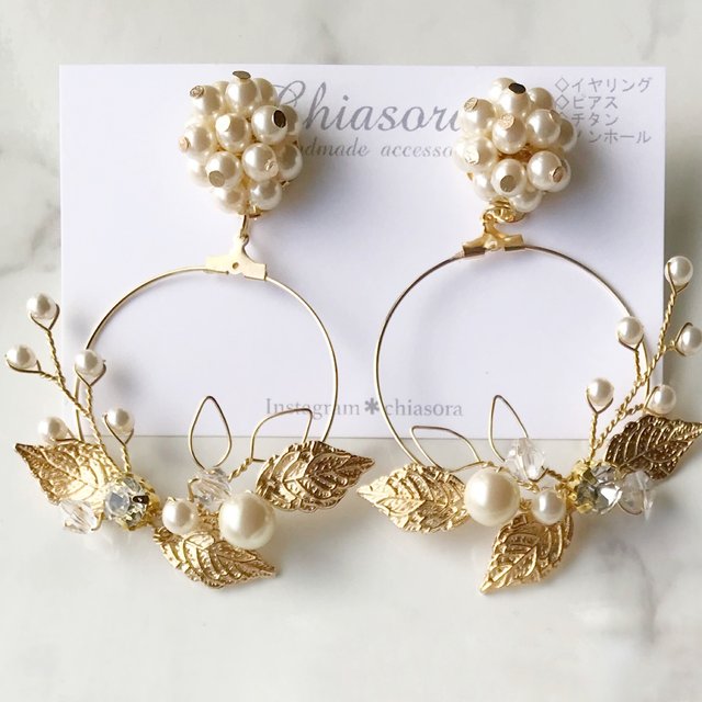着画あり ボタニカル フープ イヤリング ピアス 結婚式 お呼ばれ 花嫁 ゆらゆら ウェディングアクセサリー ブライダルアクセサリー パール ハンドメイドマーケット Minne