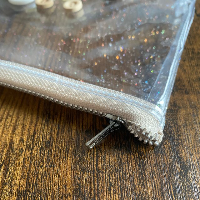 ボタンのシャカシャカビニールポーチ Pvcクリアポーチ マスクケースにも ハンドメイドマーケット Minne ボタンのシャカシャカビニールポーチ Pvcクリアポーチ マスクケースにも ハンドメイドマーケット Minne
