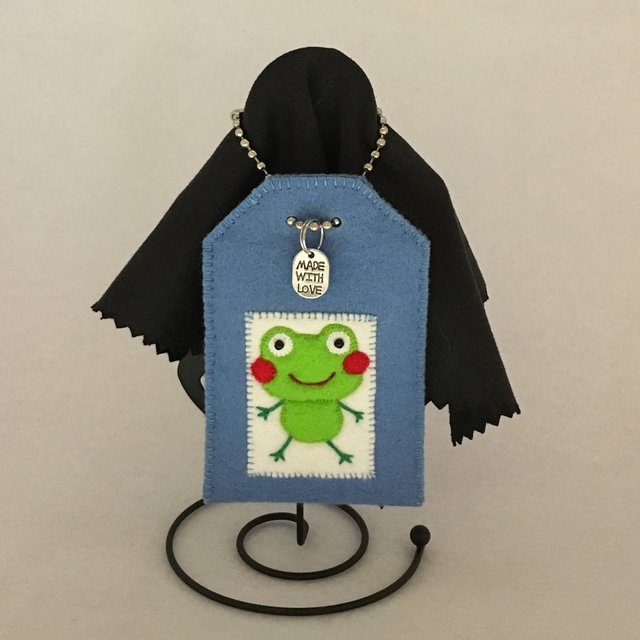 フェルト カエルちゃん 蛙 かえる バッグチャーム ストラップ お守りふう クローバー 四つ葉 四ツ葉 水色系 青色系 ハンドメイドマーケット Minne フェルト カエルちゃん 蛙 かえる バッグチャーム ストラップ お守りふう クローバー 四つ葉 四ツ葉 水色系 青色系 ハンドメイドマーケット Minne