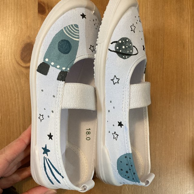 自分だけのデザイン上履き 宇宙 上履き うわばき おしゃれ オーダー ギャラクシー 16 18 イラスト デザイン ハンドメイドマーケット Minne 自分だけのデザイン上履き 宇宙 上履き うわばき おしゃれ オーダー ギャラクシー 16 18 イラスト デザイン ハンドメイドマーケット Minne