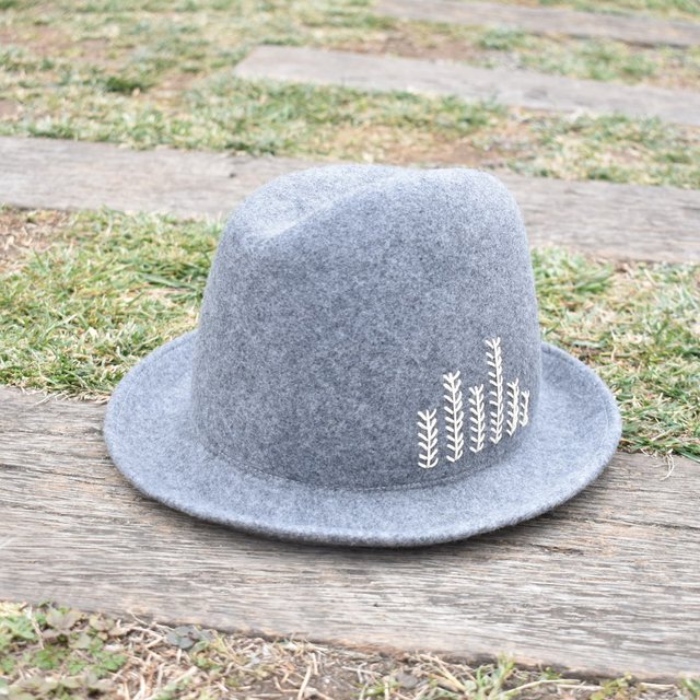 ふたこぶの手縫いステッチ フェルトハット Minne 日本最大級のハンドメイド 手作り通販サイト ふたこぶの手縫いステッチ フェルトハット Minne 日本最大級のハンドメイド 手作り通販サイト