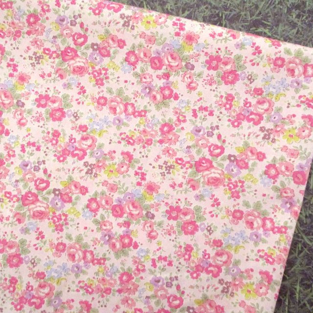 ブロードフラワープリント　バラの花柄　ピンク系　1500-56（6991-B）