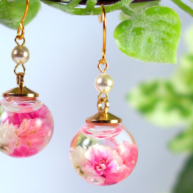 送料無料 フラワースノードームピアス 桜色の花飾り ハンドメイドマーケット Minne 送料無料 フラワースノードームピアス 桜色の花飾り ハンドメイドマーケット Minne
