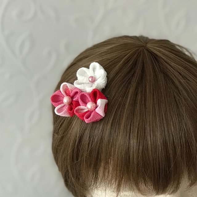つまみ細工の髪飾り 赤 グラデーション ヘアクリップ 成人式 振袖 卒業式 袴 浴衣 七五三 着物に ハンドメイドマーケット Minne つまみ細工の髪飾り 赤 グラデーション ヘアクリップ 成人式 振袖 卒業式 袴 浴衣 七五三 着物に ハンドメイドマーケット Minne