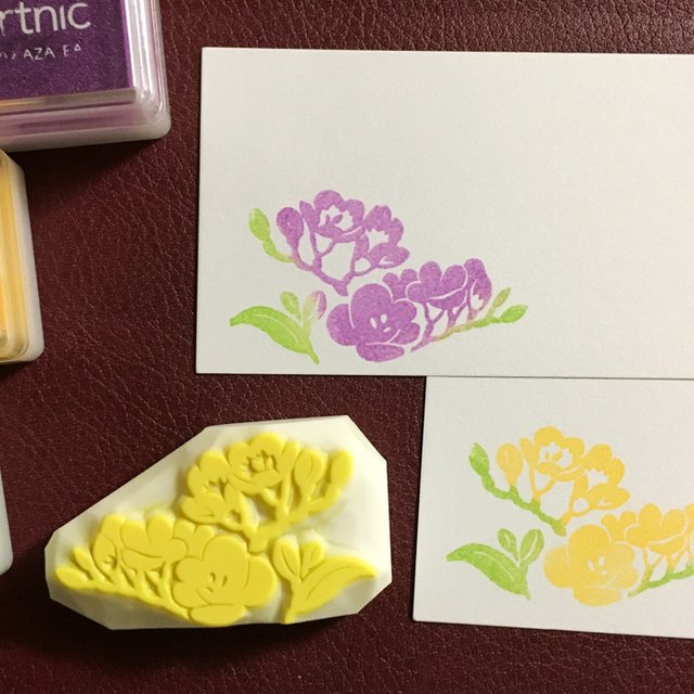 フリージアの花の消しゴムはんこ 持ち手つき 押し方見本ミニカード ハンドメイドマーケット Minne フリージアの花の消しゴムはんこ 持ち手つき 押し方見本ミニカード ハンドメイドマーケット Minne