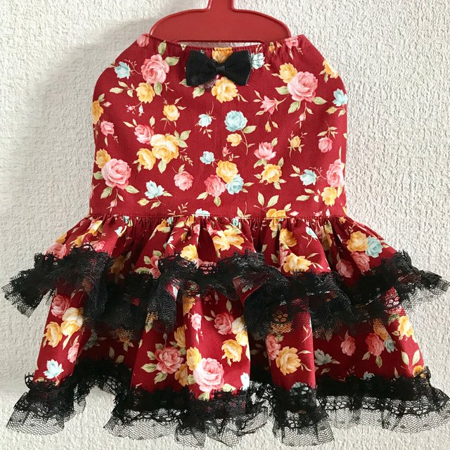 犬服 3号 ワンピース 花柄 バラ ボルドー 赤 黒フリル ハンドメイドマーケット Minne 犬服 3号 ワンピース 花柄 バラ ボルドー 赤 黒フリル ハンドメイドマーケット Minne