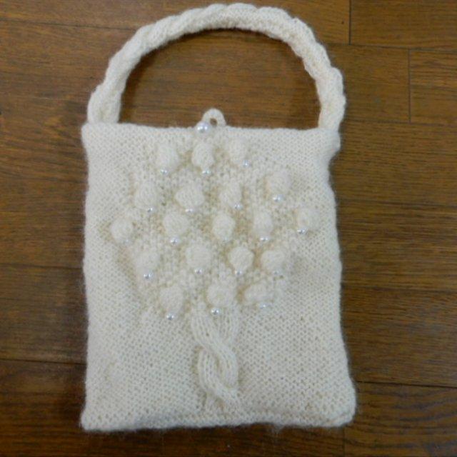 毛糸編みの手提げバッグ