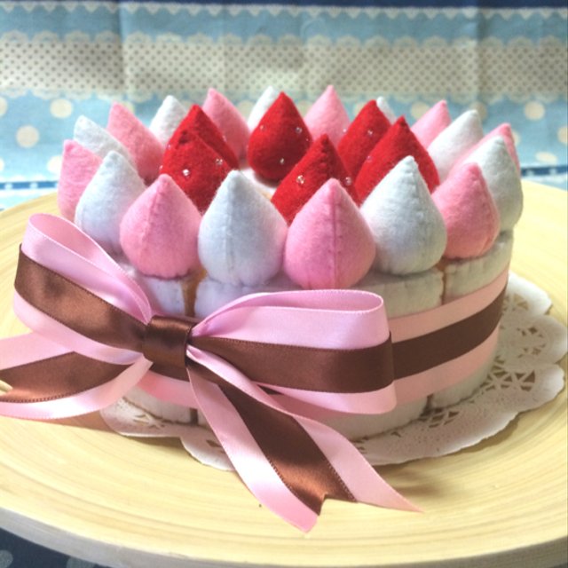 イチゴホールケーキ 2色クリーム フェルトおままごと ハンドメイドマーケット Minne