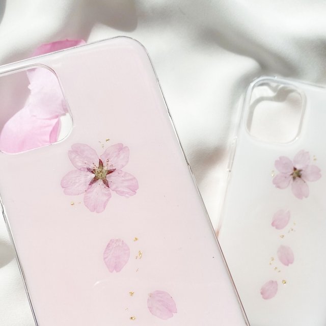 在庫完売 キラキラと桜の花びら舞う シンプル 桜の押し花スマホケース ハンドメイドマーケット Minne 在庫完売 キラキラと桜の花びら舞う シンプル 桜の押し花スマホケース ハンドメイドマーケット Minne
