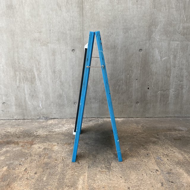 青いストリート立看板 板付 24mm合板 高さ82cm幅44cm