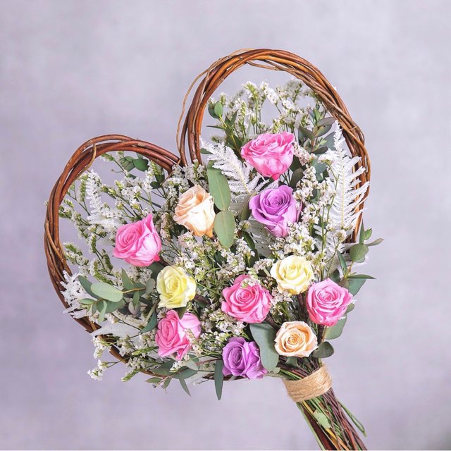 ギフト対応 ハートのスワッグ カラフルで華やかなハート型の花束 バラがいっぱいのブーケ プリザーブド フラワー ドライフラワー ハンドメイドマーケット Minne ギフト対応 ハートのスワッグ カラフルで華やかなハート型の花束 バラがいっぱいのブーケ プリザーブド フラワー ドライフラワー ハンドメイドマーケット Minne