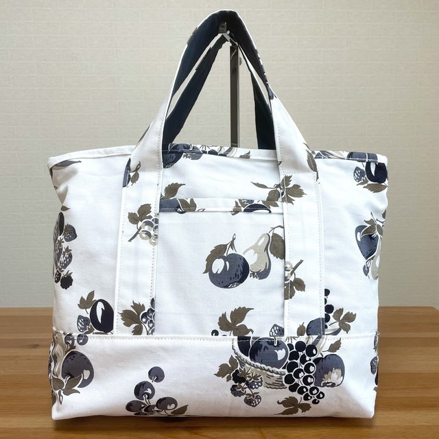 フルーツ柄 モノトーン おしゃれトートバッグ Minne 日本最大級のハンドメイド 手作り通販サイト フルーツ柄 モノトーン おしゃれトートバッグ Minne 日本最大級のハンドメイド 手作り通販サイト