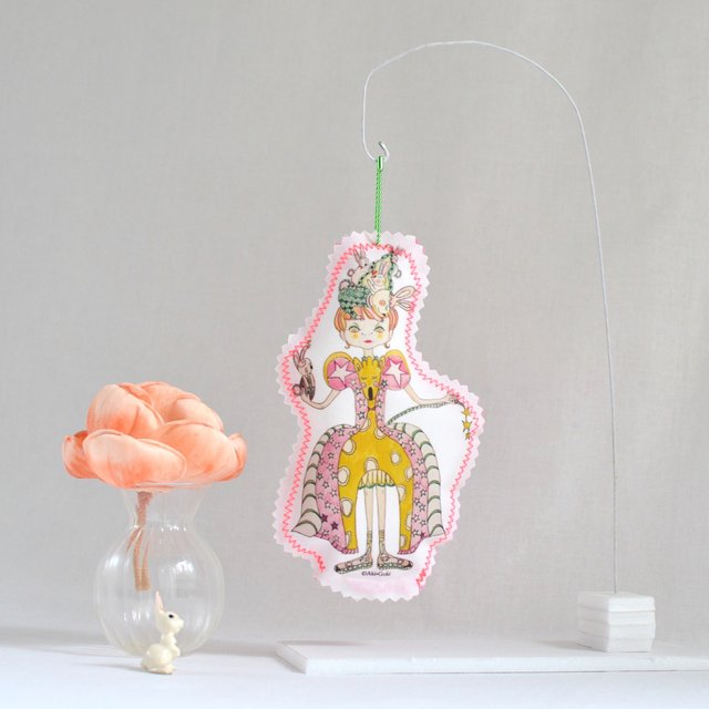 チャームほっぺのミミー キリンのドレス 動物ファンタジー シリーズ ハンドメイドマーケット Minne チャームほっぺのミミー キリンのドレス 動物ファンタジー シリーズ ハンドメイドマーケット Minne