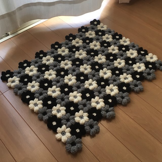 お値下げ中 毛糸の小花のラグ マット Minne 日本最大級のハンドメイド 手作り通販サイト お値下げ中 毛糸の小花のラグ マット Minne 日本最大級のハンドメイド 手作り通販サイト