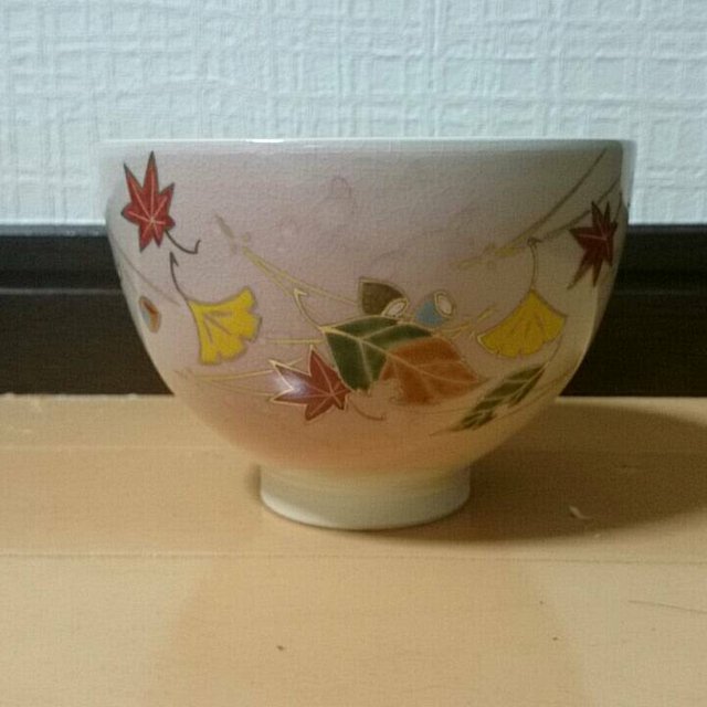【特価】山川巌工房造 色絵茶碗 吹き寄せ【紙箱】YY108