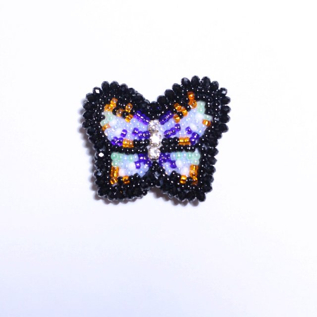 butterfly 蔵 embroidery broach スーパーSALE セール期間限定 blue