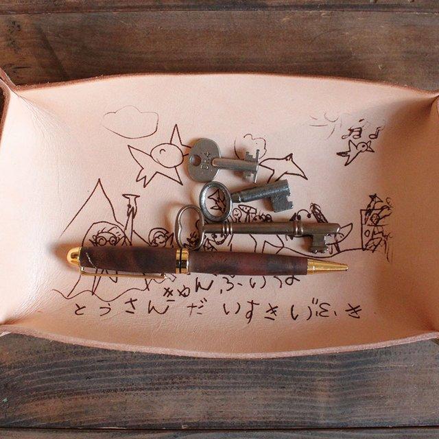 イラストや写真をレーザー彫刻 オンリーワンのレザートレイ Minne 日本最大級のハンドメイド 手作り通販サイト イラストや写真をレーザー彫刻 オンリーワンのレザートレイ Minne 日本最大級のハンドメイド 手作り通販サイト