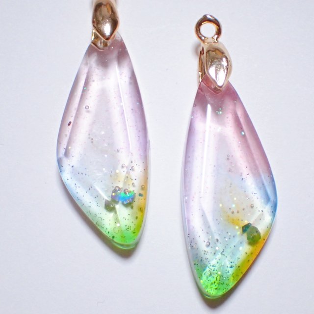 鉱石のグラデーションピアスor イヤリング レジン 鉱石レジン グリーン ピンク ブルー イエロー パープル ハンドメイドマーケット Minne 鉱石のグラデーションピアスor イヤリング レジン 鉱石レジン グリーン ピンク ブルー イエロー パープル ハンドメイドマーケット Minne